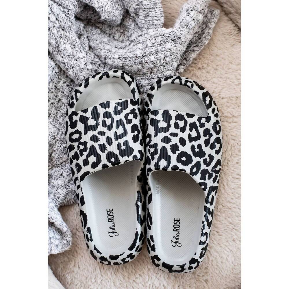 NEW JULIA ROSE women's insanely comfy beach casual slides in gray leopard